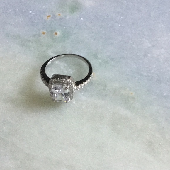 18K White Gold Filled Created Sapphire 💍Ring - Picture 4 of 9